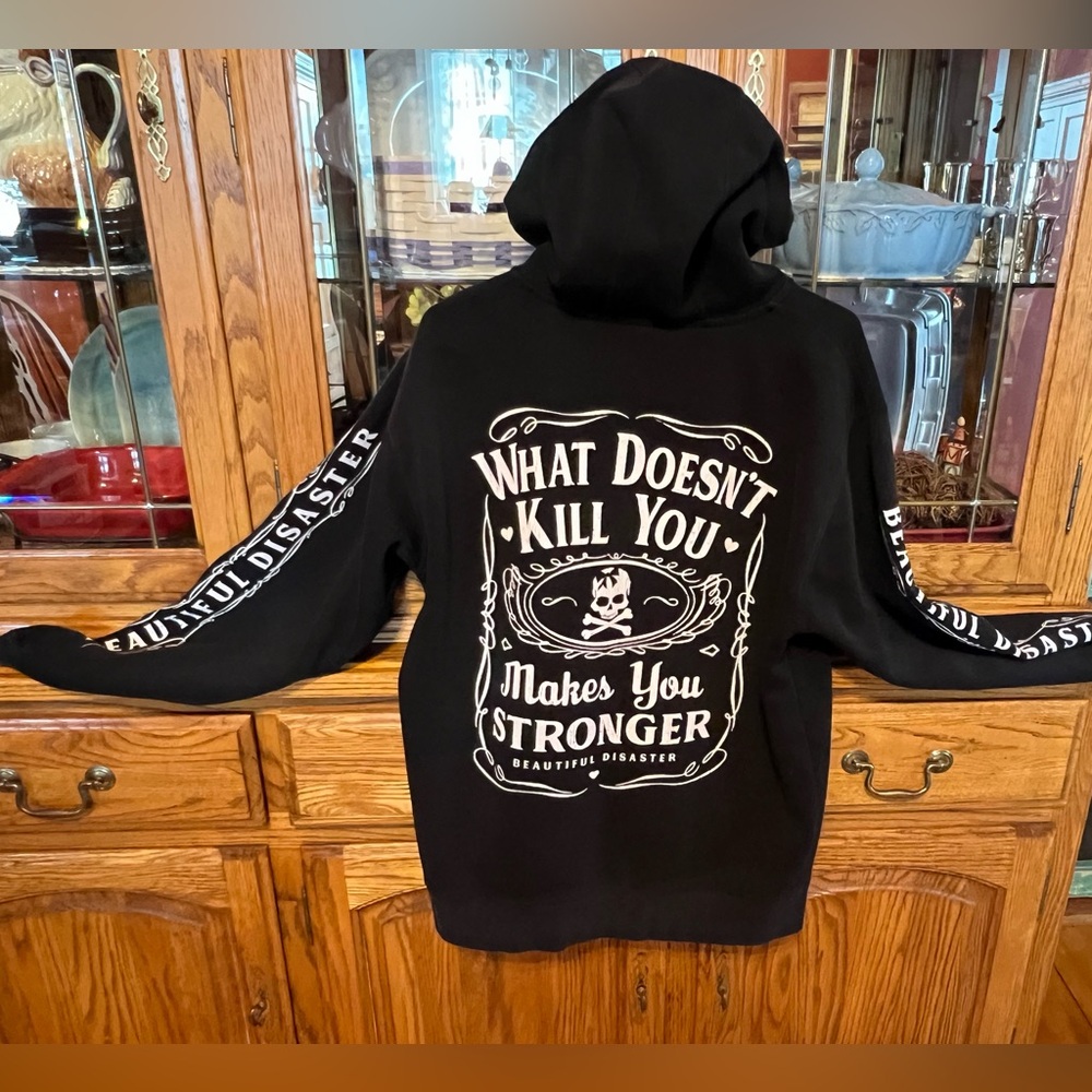 Beautiful Disaster Statement Hoodie What Doesn’t Kill You XL OBSOLETE & RARE‼️
